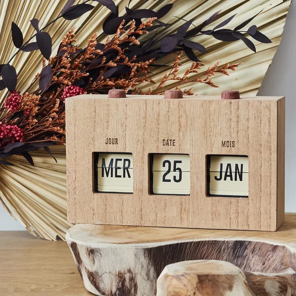 Calendrier décoratif en bois perpétuel collection FLIP FLAP beige bois