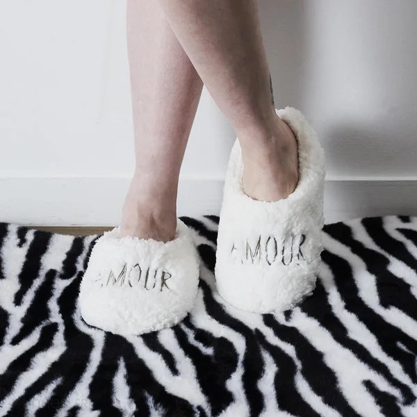 Chaussons taille unique en polyester aspect doux collection AMOUR blanc