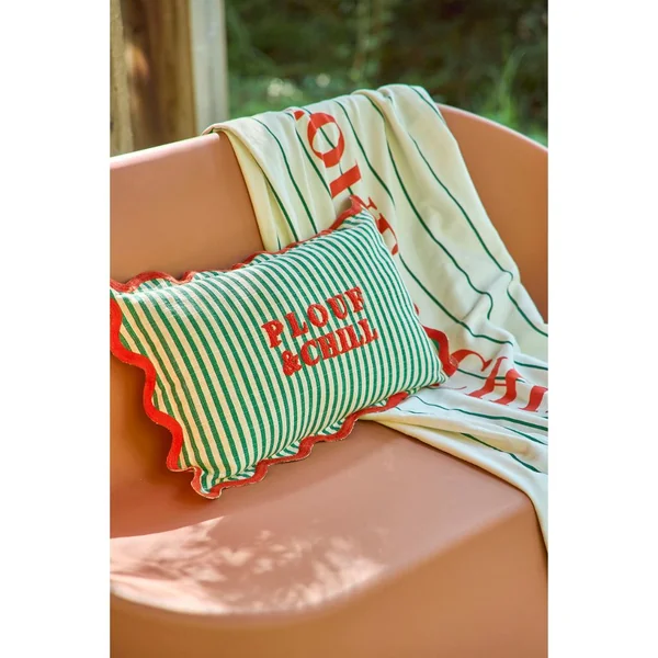 Coussin en coton brodé "plouf&chil" rayé vert et rouge 50x30cm - Plouf&Sun