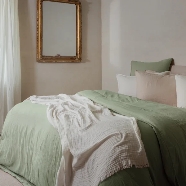 Drap housse MILOS mousseline de coton 140x200 cm bonnet 30 cm uni vert mousse