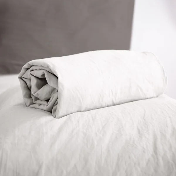 Drap housse uni 160x200 cm MILA 100% polyester micro lavée blanc