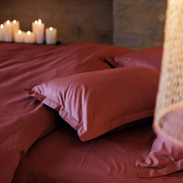 Drap housse uni 80x200 cm bonnet 35 cm percale de coton MANOIR rouge Carmin