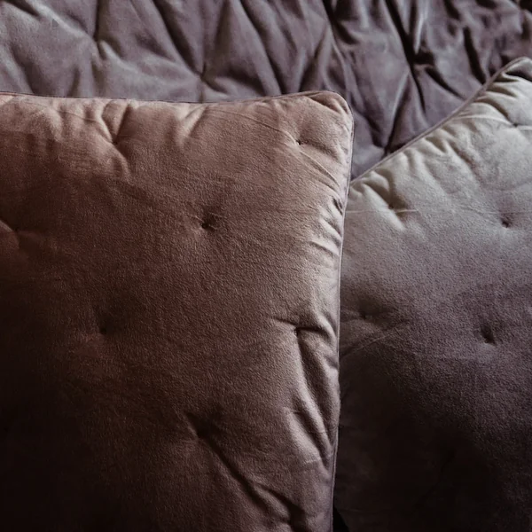 Housse de coussin 45x45 GIPSY velours piquage points brodés gris Bison