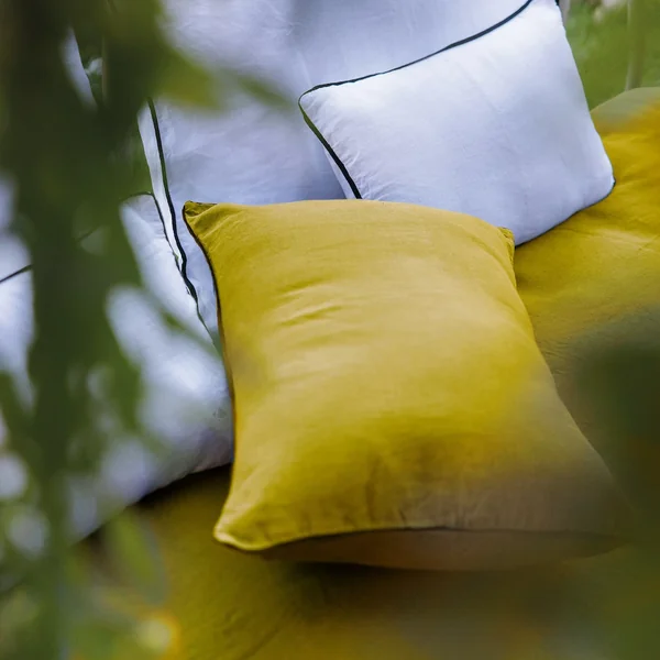 Housse de coussin PRELUDE 30x50 cm lin et coton lavés jaune Curry