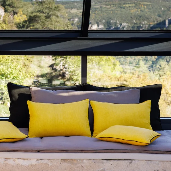 Housse de coussin PRELUDE 55x110 cm lin et coton lavé jaune Curry