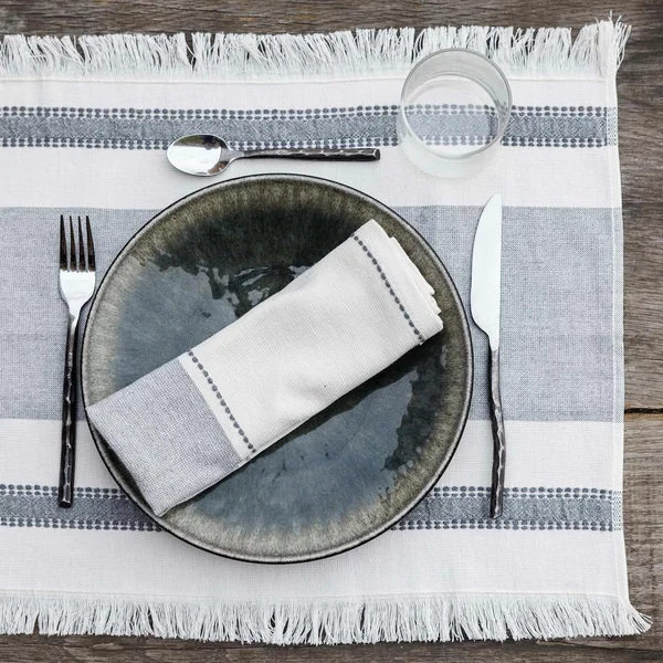 Lot de 4 serviettes de table polycoton 43x43 cm AKSEL vert Sauge
