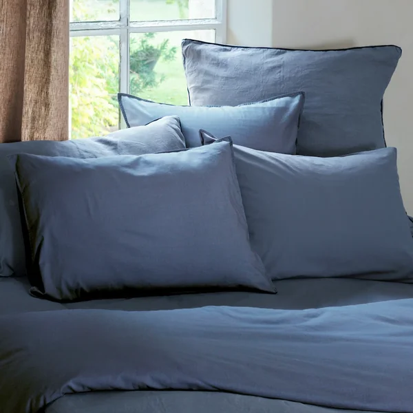 Parure de lit 140x200 cm et 50x70 cm 100% coton lavé PALACE bleu indigo 2 pièces