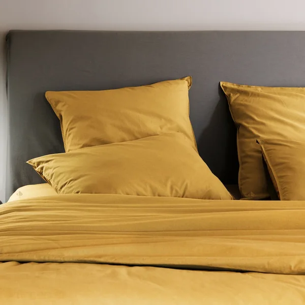 Parure de lit 240x220 cm et 50x70 cm 100% coton lavé PALACE jaune curry 3 pièces