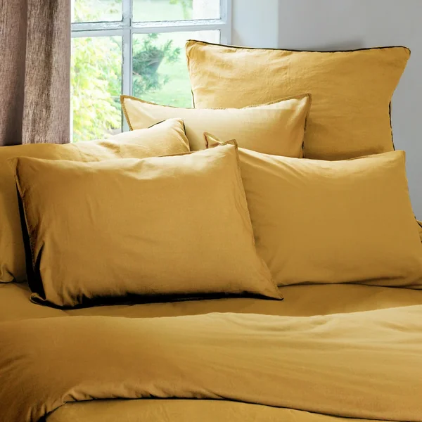 Parure de lit 240x220 cm et 50x70 cm 100% coton lavé PALACE jaune curry 3 pièces