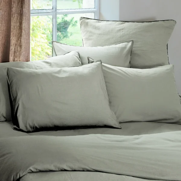 Parure de lit 240x220 cm et 50x70 cm 100% coton lavé PALACE vert laurier 3 pièces