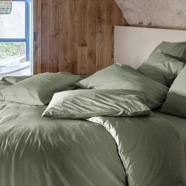 Parure de lit 240x220 cm et 65x65 cm 100% coton lavé PALACE vert sauge 3 pièces