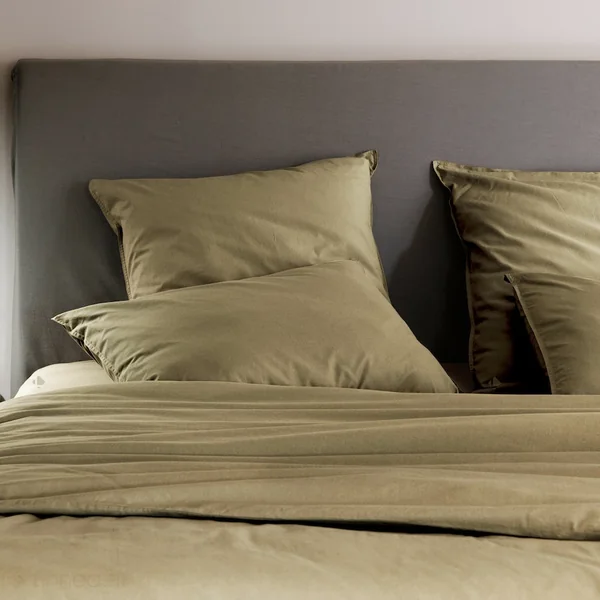 Parure de lit 260x240 cm et 65x65 cm 100% coton lavé PALACE marron camel 3 pièces