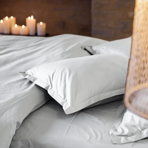 Parure de lit 260x240 cm set 65x65 cm percale MANOIR blanc Neige