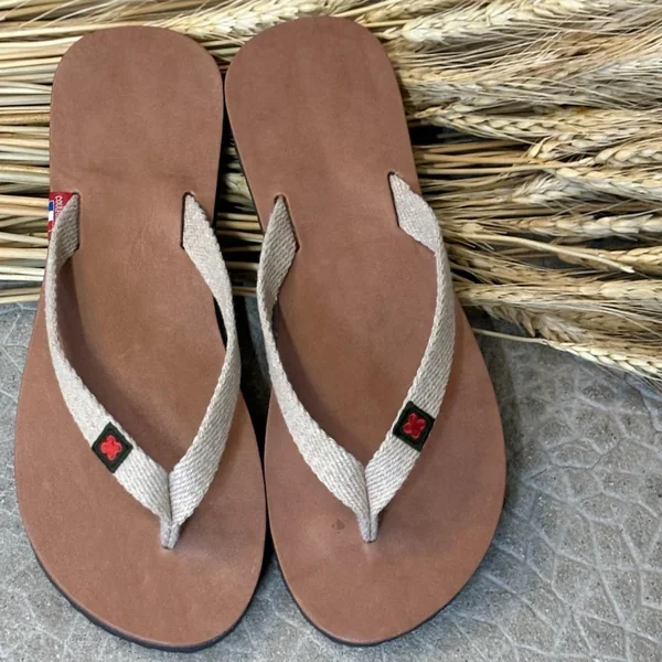 Tong en cuir tannage végétal de la collection TIARE taille 44/45 Écru